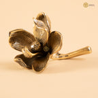 Arka Design Pansy Flower Paper Holder – Handcrafted Brass Desk & Table Accessory