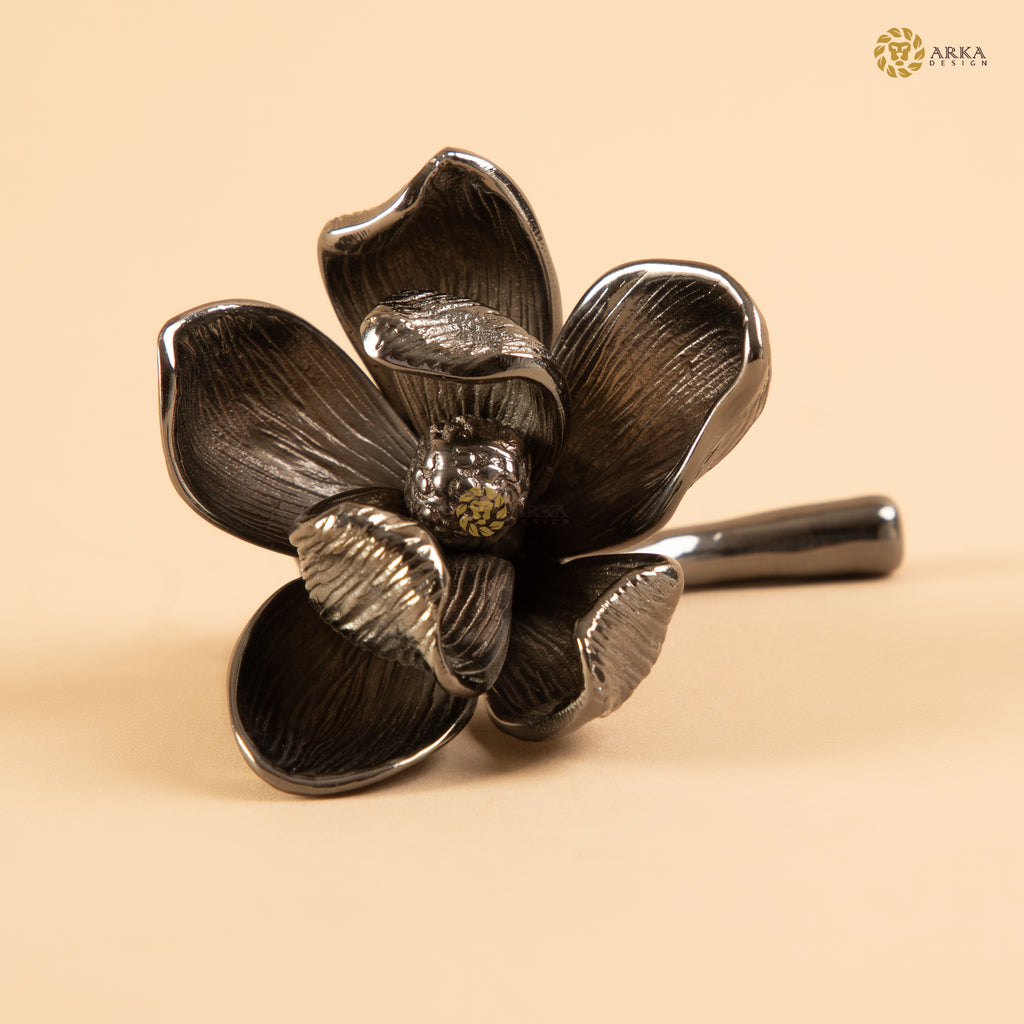 Arka Design Pansy Flower Paper Holder – Handcrafted Brass Desk & Table Accessory